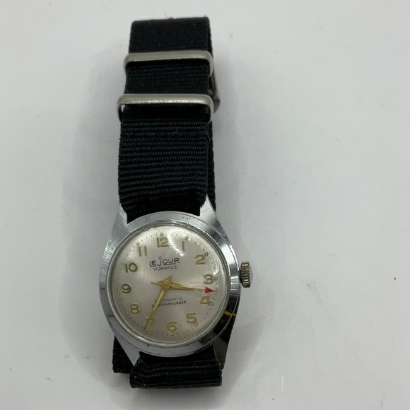 Vintage Midsize Mechanical Le Jour Watch 30 MM RUNS - Picture 2 of 5